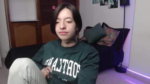 Snapshot of alicee_logan_ chatting on October 17, 2:26 am alicee_logan_ online show from October 17, 2:26 am