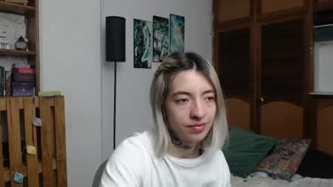alicee_logan_ online show from June 18, 3:41 am