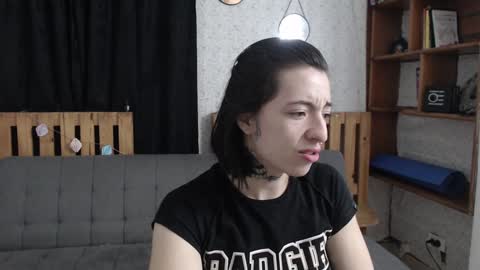 Snapshot of alicee_logan_ chatting on January 6, 2:48 am alicee_logan_ online show from January 6, 2:48 am