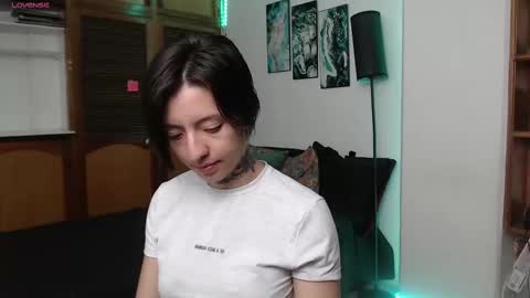 Snapshot of alicee_logan_ chatting on September 10, 2:11 am alicee_logan_ online show from September 10, 2:11 am