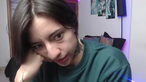Snapshot of alicee_logan_ chatting on October 10, 2:05 am alicee_logan_ online show from October 10, 2:05 am