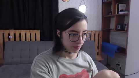 Snapshot of alicee_logan_ chatting on February 6, 1:49 am alicee_logan_ online show from February 6, 1:49 am