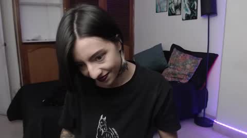Snapshot of alicee_logan_ chatting on October 19, 2:46 am alicee_logan_ online show from October 19, 2:46 am