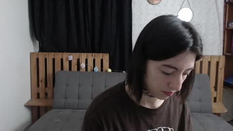 Snapshot of alicee_logan_ chatting on December 25, 1:42 am alicee_logan_ online show from December 25, 1:42 am