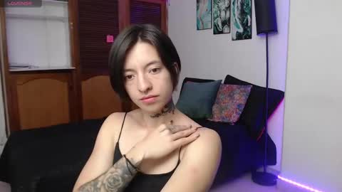 Snapshot of alicee_logan_ chatting on September 14, 2:20 am alicee_logan_ online show from September 14, 2:20 am