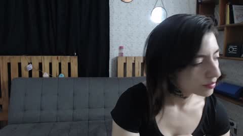 Snapshot of alicee_logan_ chatting on January 10, 2:04 am alicee_logan_ online show from January 10, 2:04 am
