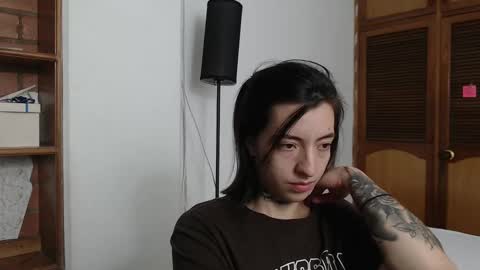 Snapshot of alicee_logan_ chatting on March 5, 2:03 am alicee_logan_ online show from March 5, 2:03 am