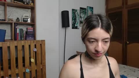 alicee_logan_ online show from August 3, 11:43 pm
