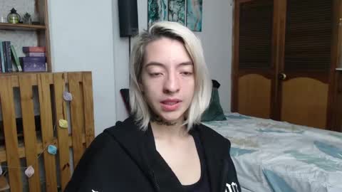 alicee_logan_ online show from April 28, 2:49 am