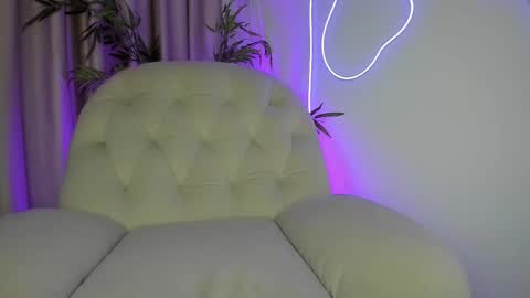 AliceLevine online show from October 24, 4:19 am