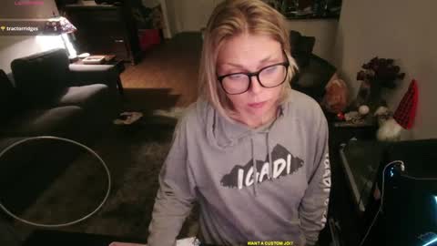 Snapshot of aliceliddell710 chatting on September 11, 4:57 am Alice Liddell online show from September 11, 4:57 am
