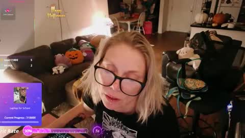 Snapshot of aliceliddell710 chatting on October 19, 6:26 am Alice Liddell online show from October 19, 6:26 am