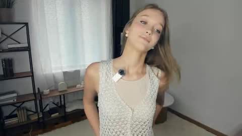 Snapshot of alicemelison chatting on October 15, 8:39 am Serena online show from October 15, 8:39 am