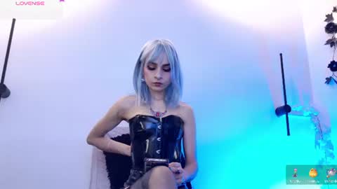 alicenoir_ online show from July 27, 11:57 pm