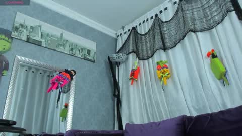 Snapshot of alices_kingsley chatting on October 17, 8:23 pm Alice online show from October 17, 8:23 pm