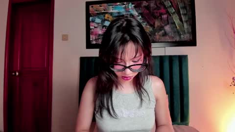 Alice Thompsom online show from April 28, 1:36 am