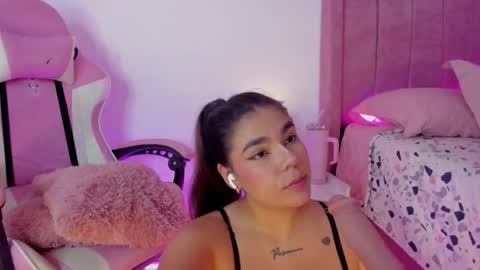 A L I C E  T H U N D E R online show from November 8, 6:18 am