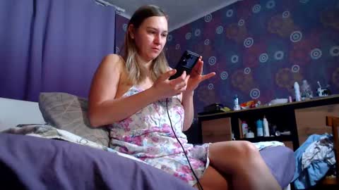 Snapshot of alicewetsquirt chatting on March 12, 12:31 am alicewetsquirt online show from March 12, 12:31 am