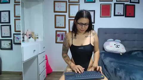 alicia_rainbow online show from April 28, 3:10 am