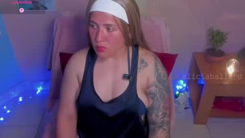 Jennyfer online show from July 25, 9:00 pm