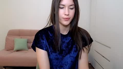 Snapshot of alicianoveli chatting on January 2, 8:17 am alicianoveli online show from January 2, 8:17 am