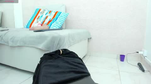 im tutti online show from May 2, 2:37 am