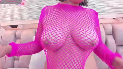 Snapshot of alicie_green chatting on January 15, 1:02 am im tutti online show from January 15, 1:02 am