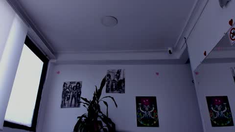 Alice online show from March 1, 5:45 pm