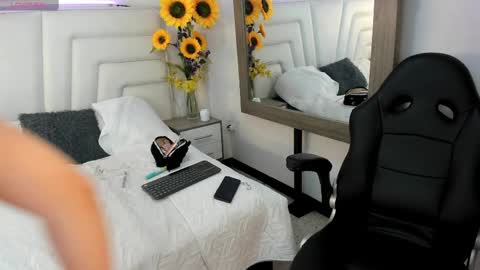 Snapshot of aliice_reed chatting on September 22, 12:47 pm Aliice Reed online show from September 22, 12:47 pm