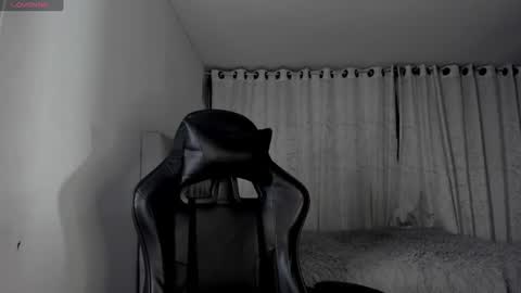 aliice_walker_ online show from August 4, 3:34 am