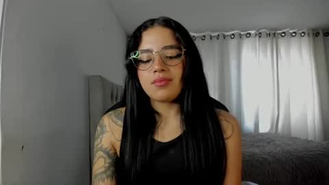 aliice_walker_ online show from July 13, 9:04 pm