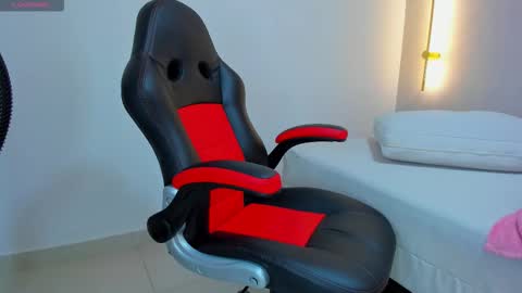 alika_voss online show from November 5, 4:40 am