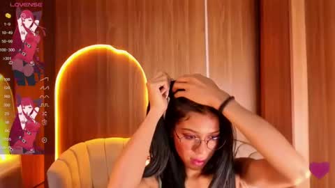 alina_b_ online show from July 1, 7:57 pm