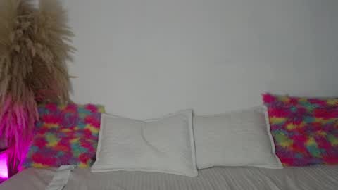 lili online show from March 1, 7:30 am