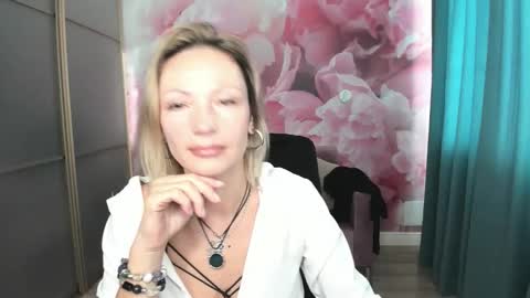 AlinaMoor online show from October 23, 6:08 am