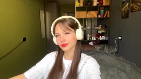 Snapshot of alinedifede chatting on October 15, 7:22 am Alice online show from October 15, 7:22 am
