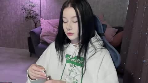 Snapshot of alinegreeeen chatting on October 19, 5:42 am Aline Greeeen online show from October 19, 5:42 am