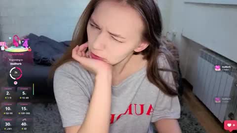 alisawyn online show from October 31, 4:58 am