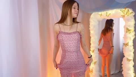Snapshot of alisia_spinnet chatting on January 24, 7:08 am Alisia online show from January 24, 7:08 am