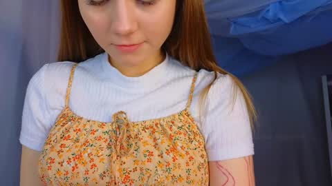 Snapshot of alisia_spinnet chatting on January 10, 6:53 am Alisia online show from January 10, 6:53 am