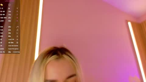 Snapshot of alison_collins_ chatting on October 1, 1:05 pm Alison online show from October 1, 1:05 pm