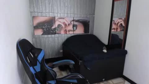 Snapshot of alison_moon7 chatting on October 3, 12:10 pm ALISON MOON online show from October 3, 12:10 pm