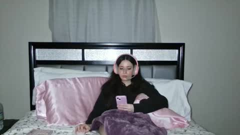 Alison Fields online show from May 27, 1:57 am