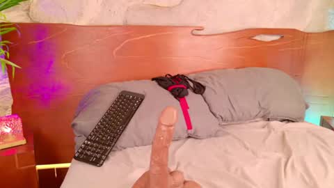 Alison Moon  online show from July 14, 2:05 am