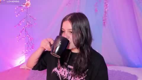 Mia online show from July 14, 5:01 am