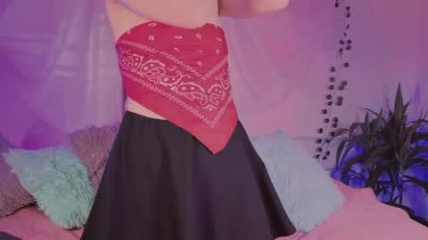 Mia online show from September 19, 11:59 pm