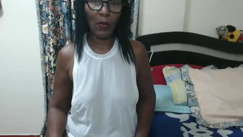 Snapshot of alisse27 chatting on February 22, 12:38 am allise online show from February 22, 12:38 am