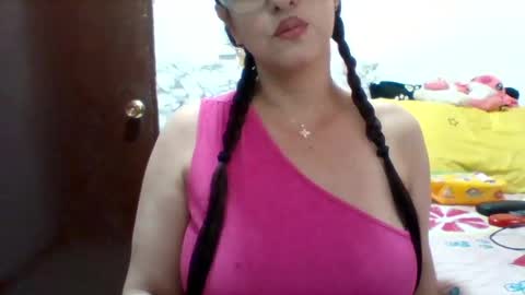 Snapshot of alisson_brand chatting on October 6, 4:01 pm alisson brand online show from October 6, 4:01 pm