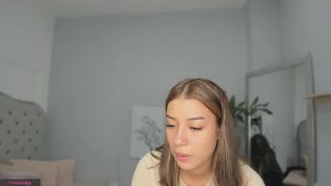 Snapshot of alix_18 chatting on September 9, 11:21 am alix_18 online show from September 9, 11:21 am