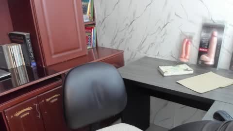 Snapshot of alixlong chatting on January 31, 2:37 am Alix online show from January 31, 2:37 am
